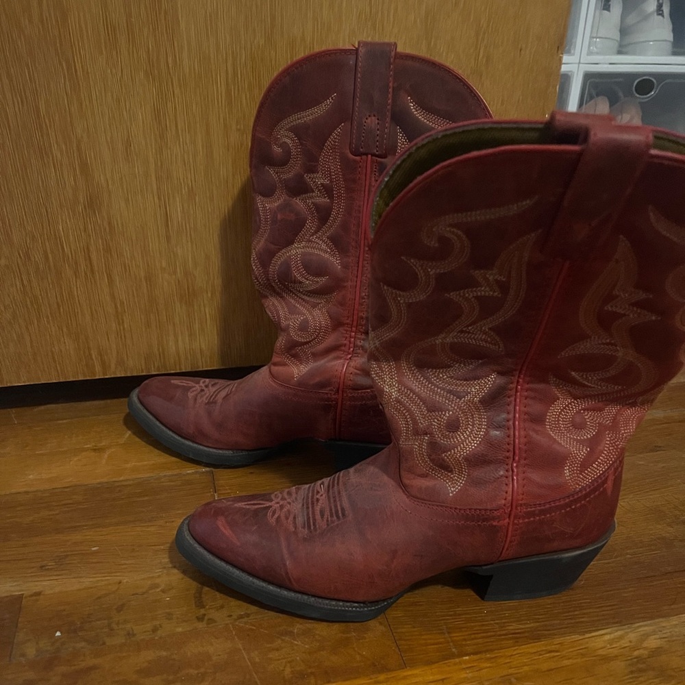 Red laredo cowboy boots